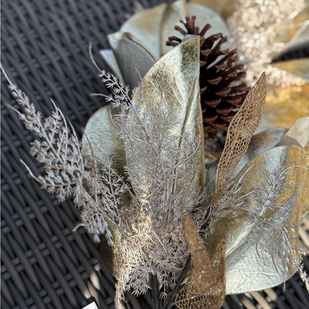 Frontgate Gold Magnolia and Pinecone Garland 6 ft - NWT - Picture 5 of 15